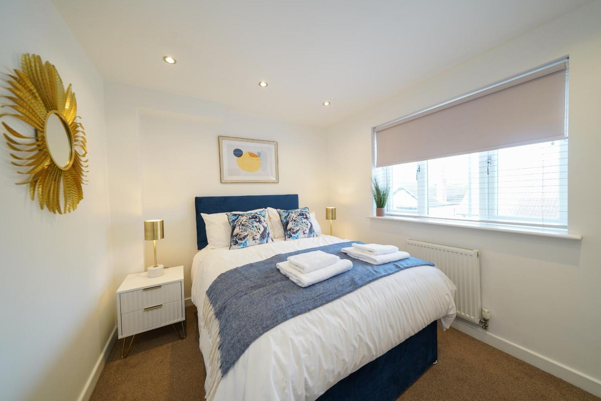 Апартаменты Castle Townhouse Kenilworth - Private Parking - 24 Hr Gym Access - Town Centre Номер фото