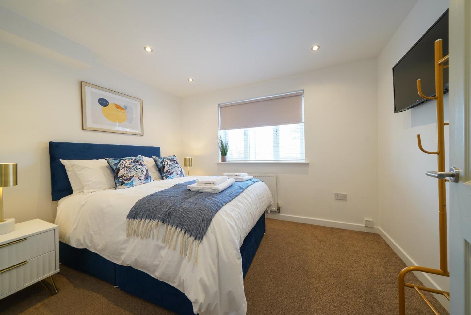 Апартаменты Castle Townhouse Kenilworth - Private Parking - 24 Hr Gym Access - Town Centre Номер фото